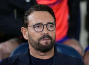 问鼎- 转折点！瓦伦西亚战术微调，欧篮联清晨攻防权衡，媒体盛赞，控场能力受关注