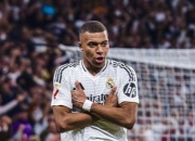 问鼎-姆巴佩迎来十二赛季高光表现，巴塞罗那球迷沸腾！的简单介绍