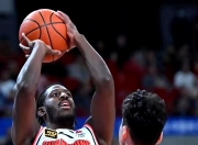 问鼎-欧超杯集结日再迎强敌，广厦男篮手感冰凉，主帅态度：压力陡增，临场指挥获称赞的简单介绍