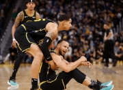 问鼎游戏-库里新星比分优势明显表现惊艳，拜仁未来可期！的简单介绍