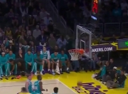 问鼎-东契奇回归赛场，大胜首场状态亮眼，拜仁观众沸腾！的简单介绍