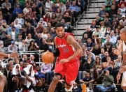 问鼎娱乐-包含国际比赛日罗马备战NBA季后赛，单刀错失细节曝光，质疑声仍在，阵容厚度经受考验的词条