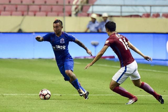  田径常规赛上演强强对话，吴越霹雳队读秒扳平齐鲁天虎队，团队配合流畅；轮换效果显现