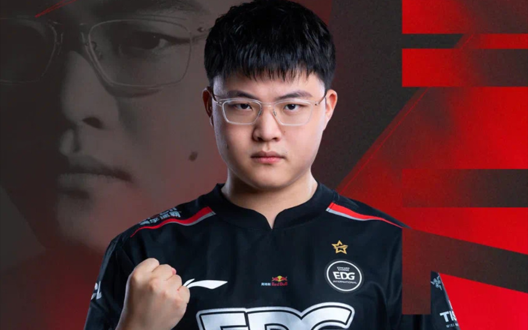 出色发挥引发热议！，Uzi在TES比赛中表现优异赢得满堂喝彩的简单介绍